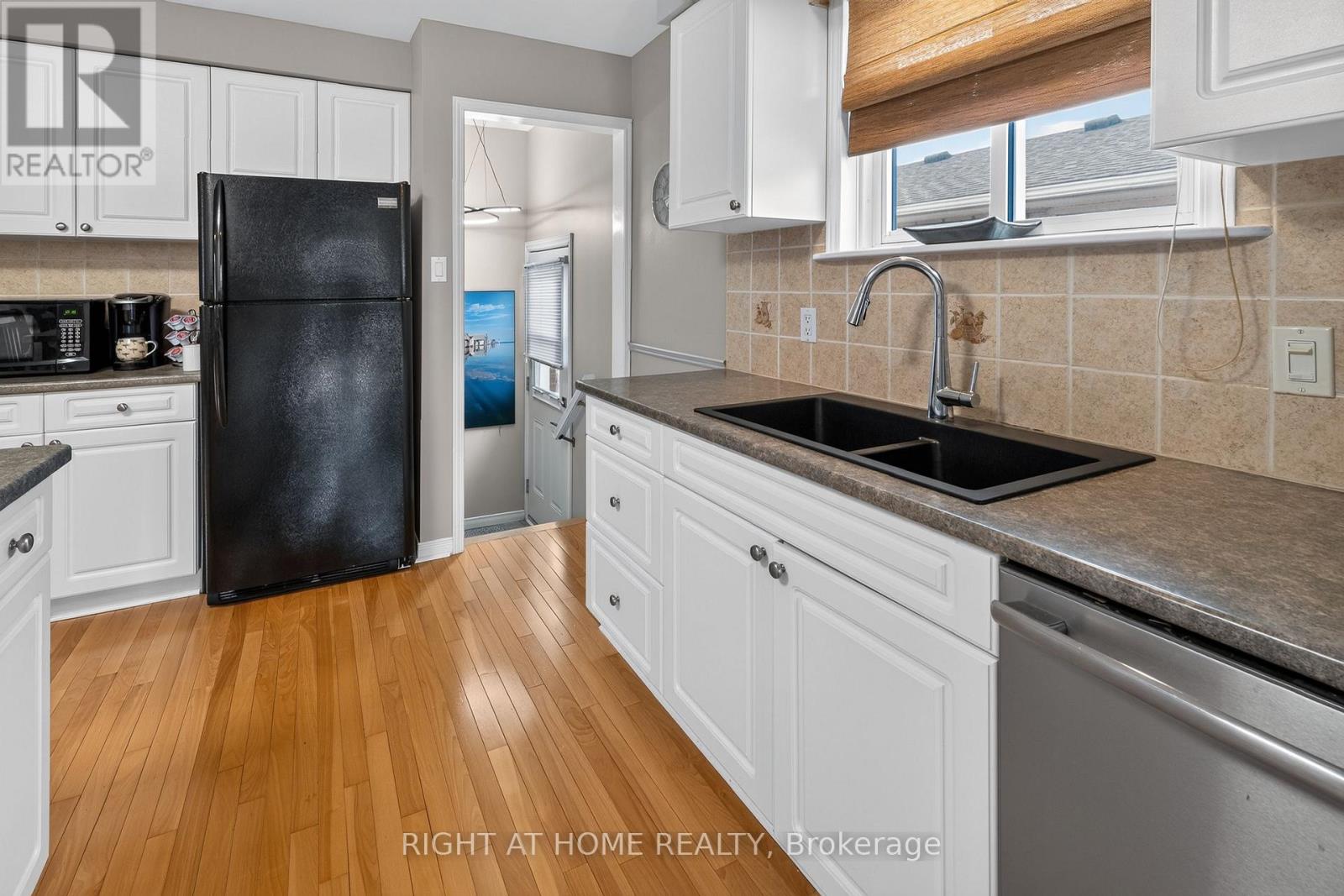 27 DYER STREET - 8