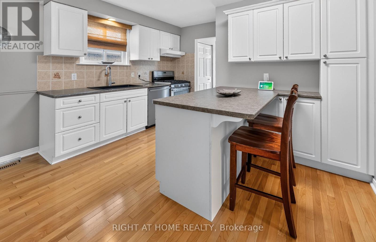 27 DYER STREET - 6