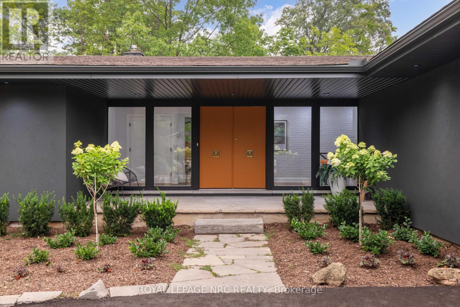 7 WOODINGTON CRESCENT - 3
