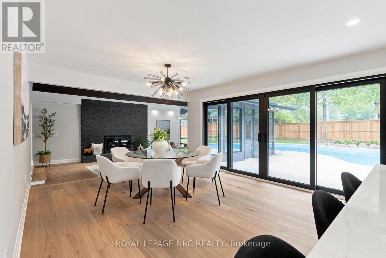 7 WOODINGTON CRESCENT - 27