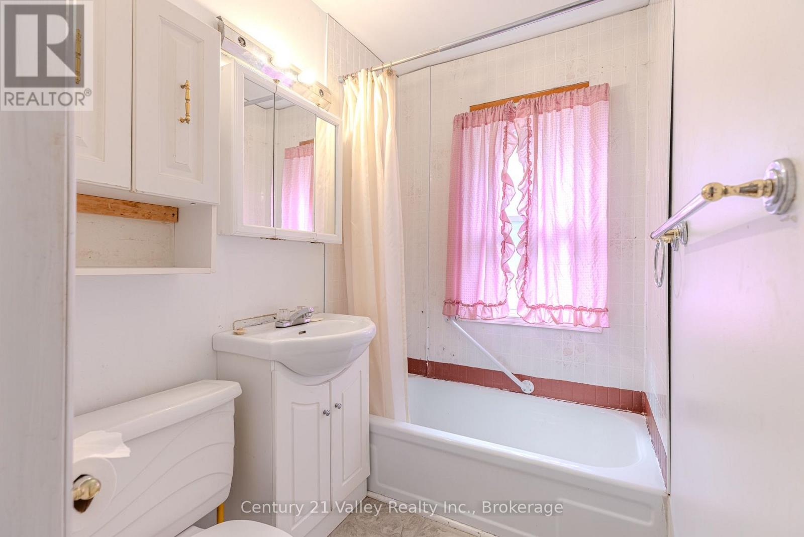 34 SEBASTOPOL DRIVE - 18