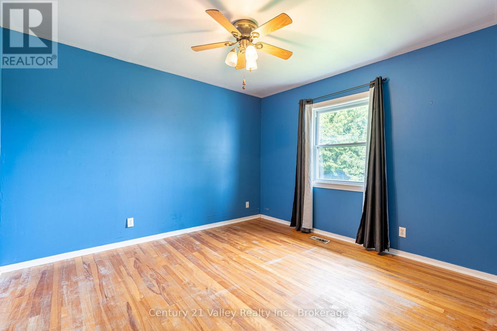 34 SEBASTOPOL DRIVE - 21