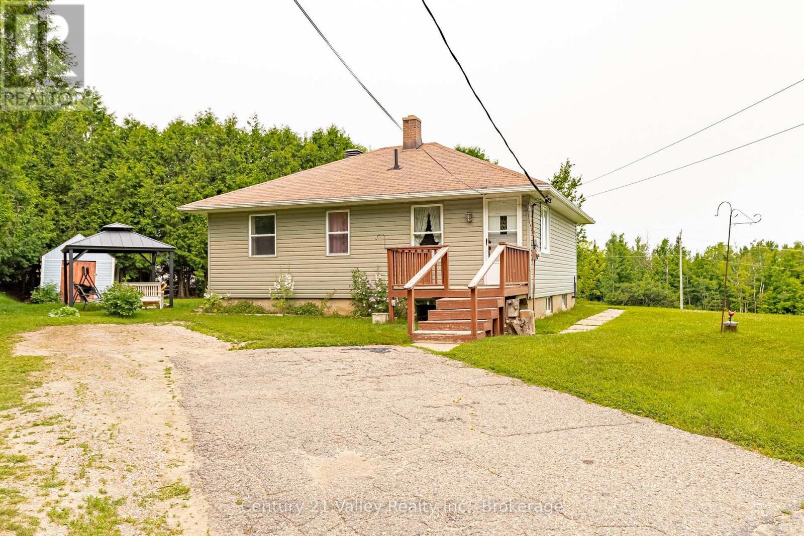 34 SEBASTOPOL DRIVE - 32