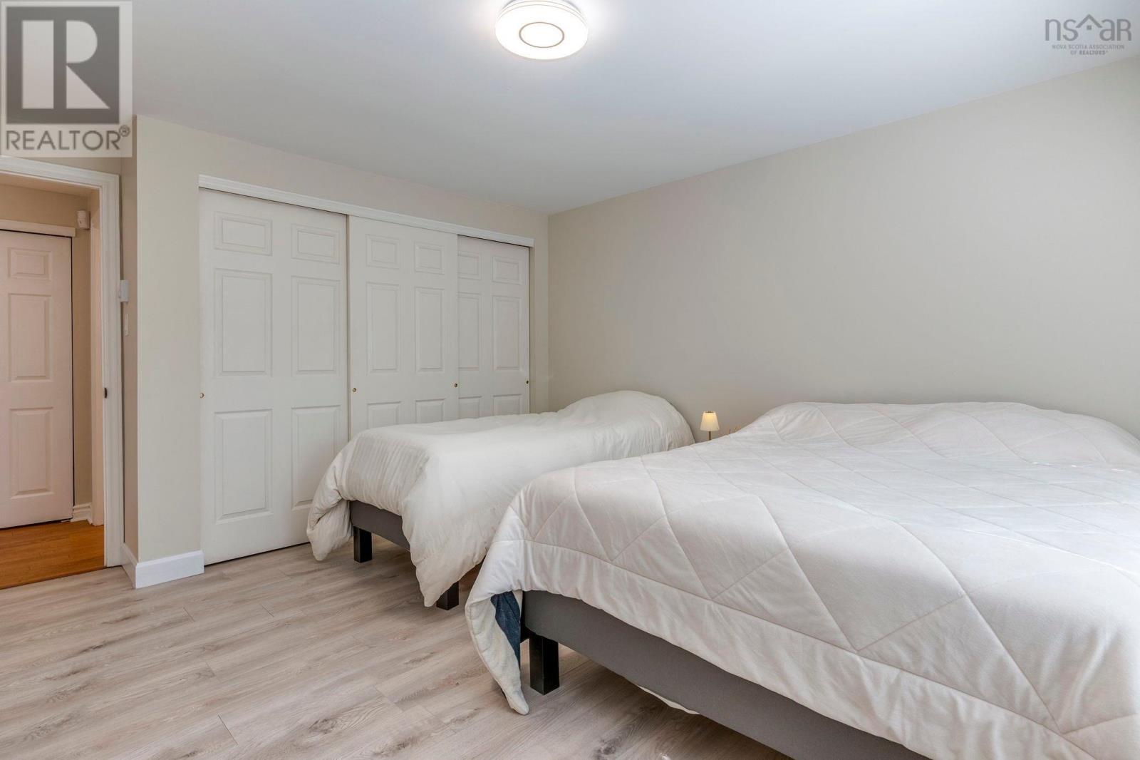4 Turnberry Lane - 26