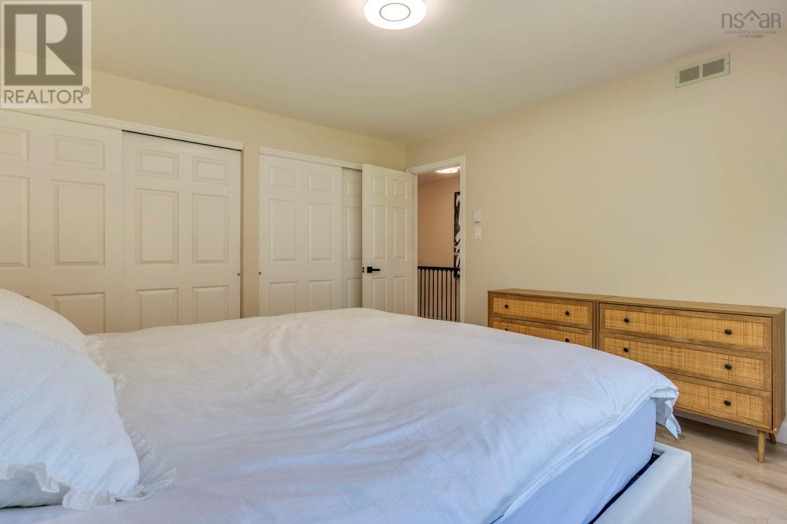 4 Turnberry Lane - 16