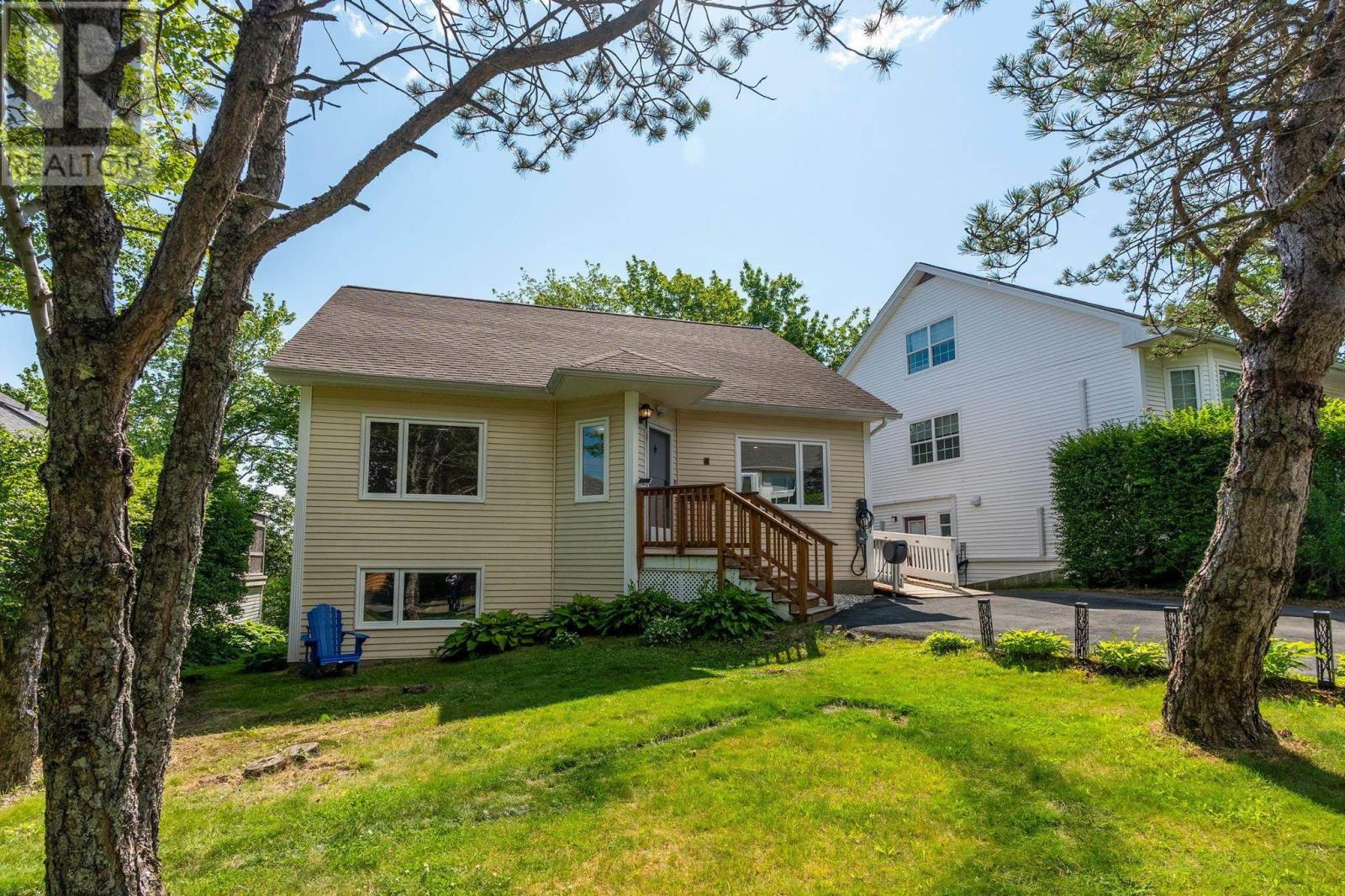 4 Turnberry Lane - 1