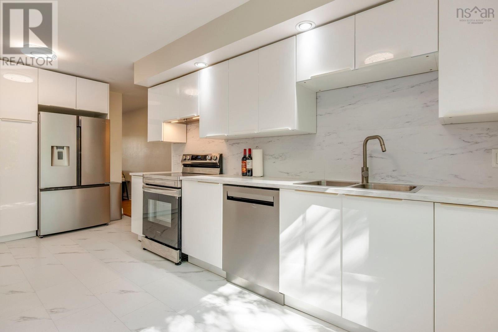 4 Turnberry Lane - 13