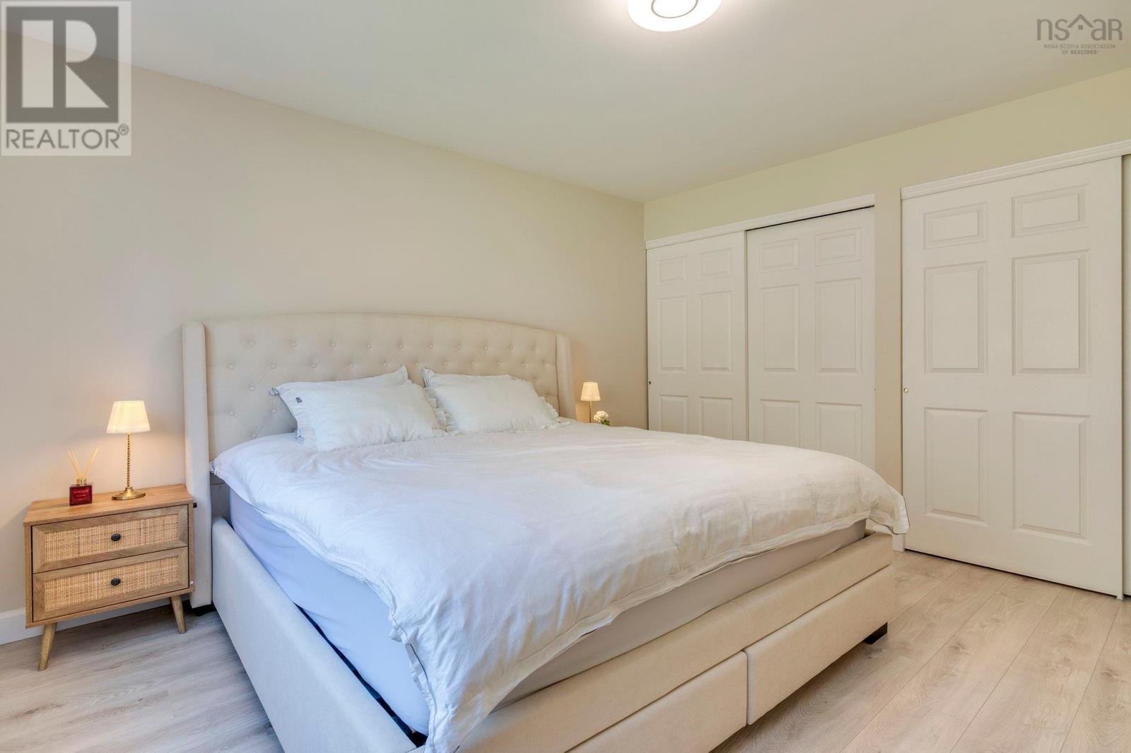 4 Turnberry Lane - 17