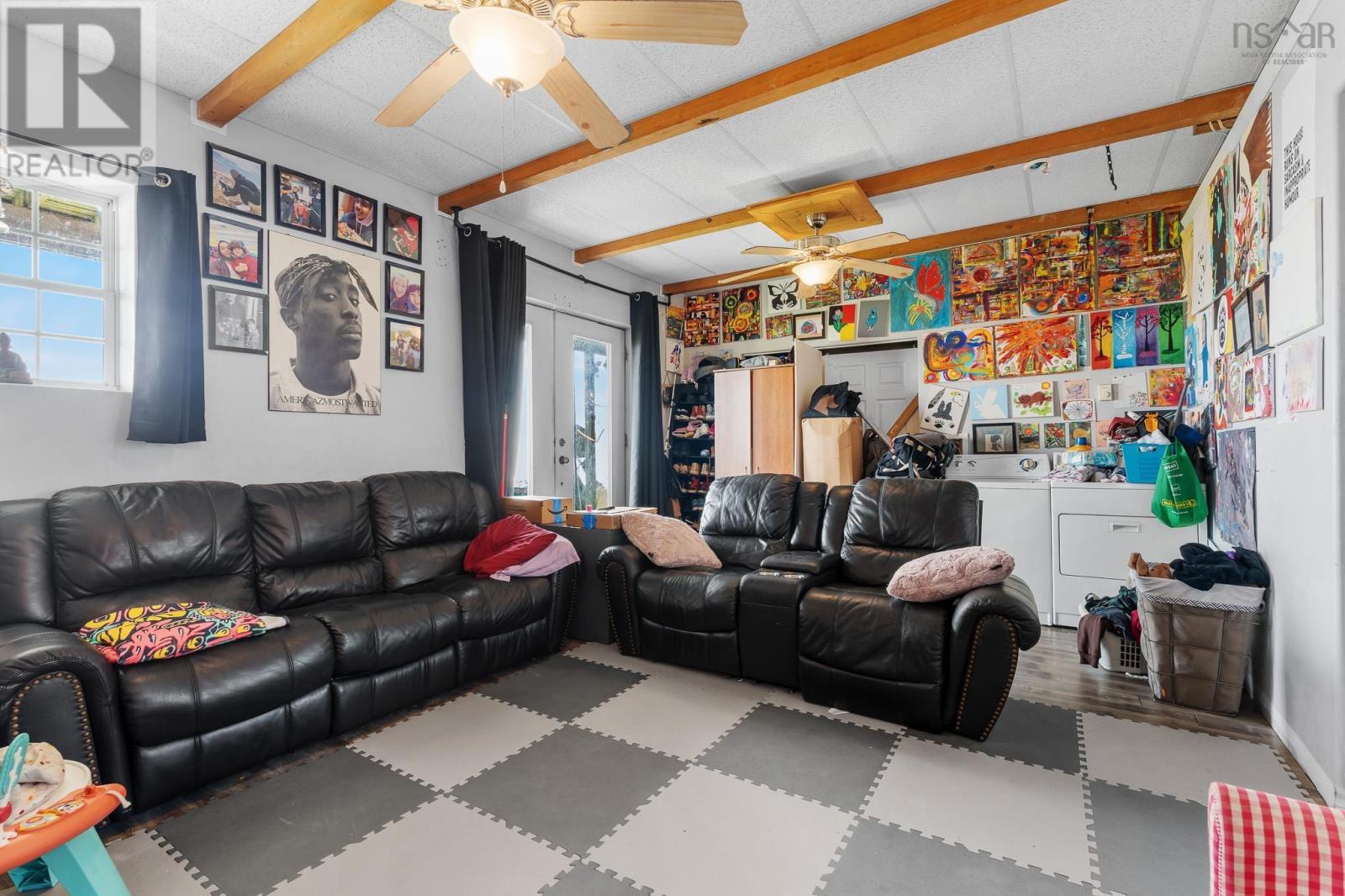 32 Evergreen Court - 33