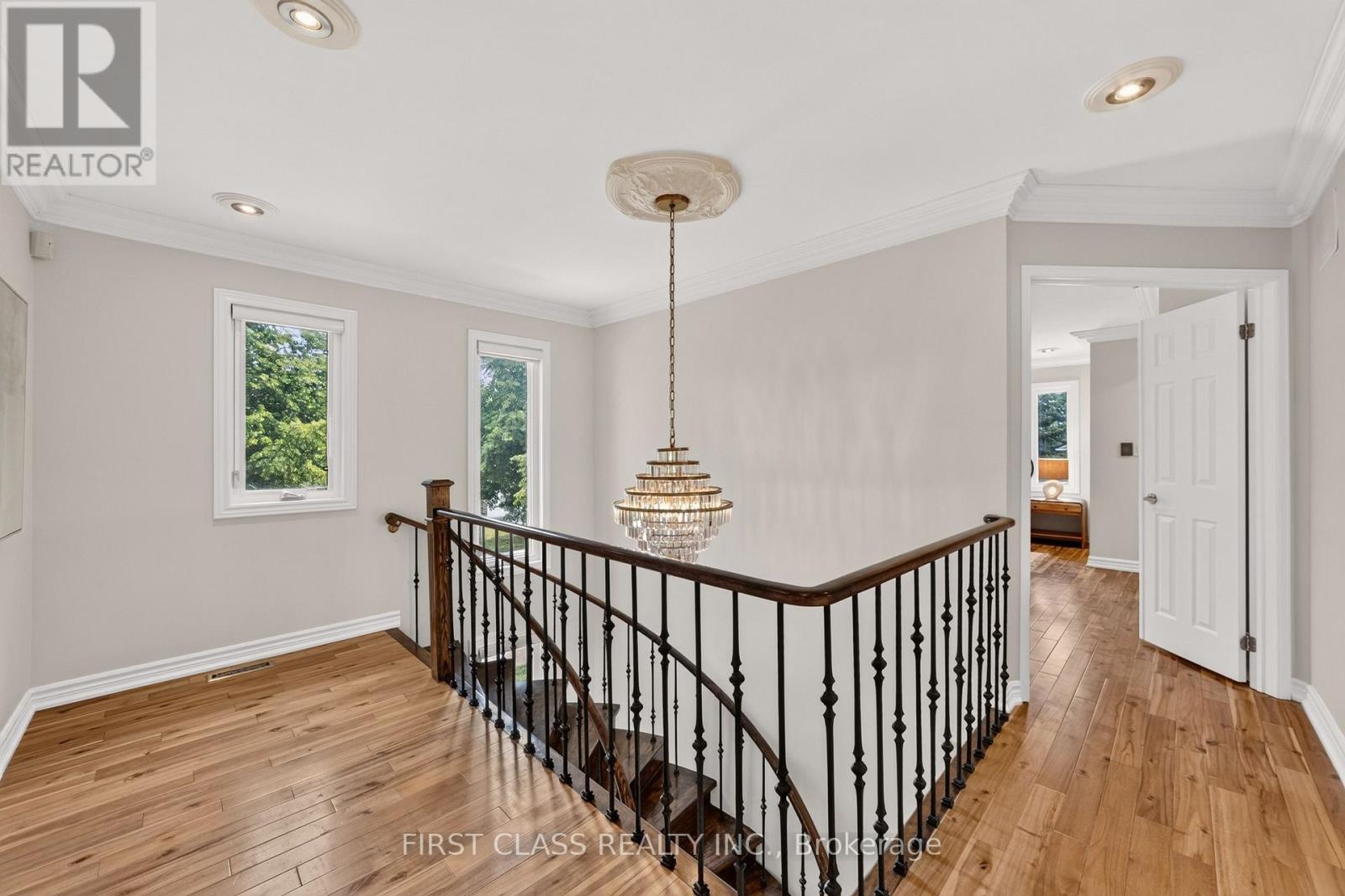 19 TOMLINSON CIRCLE - Image 18