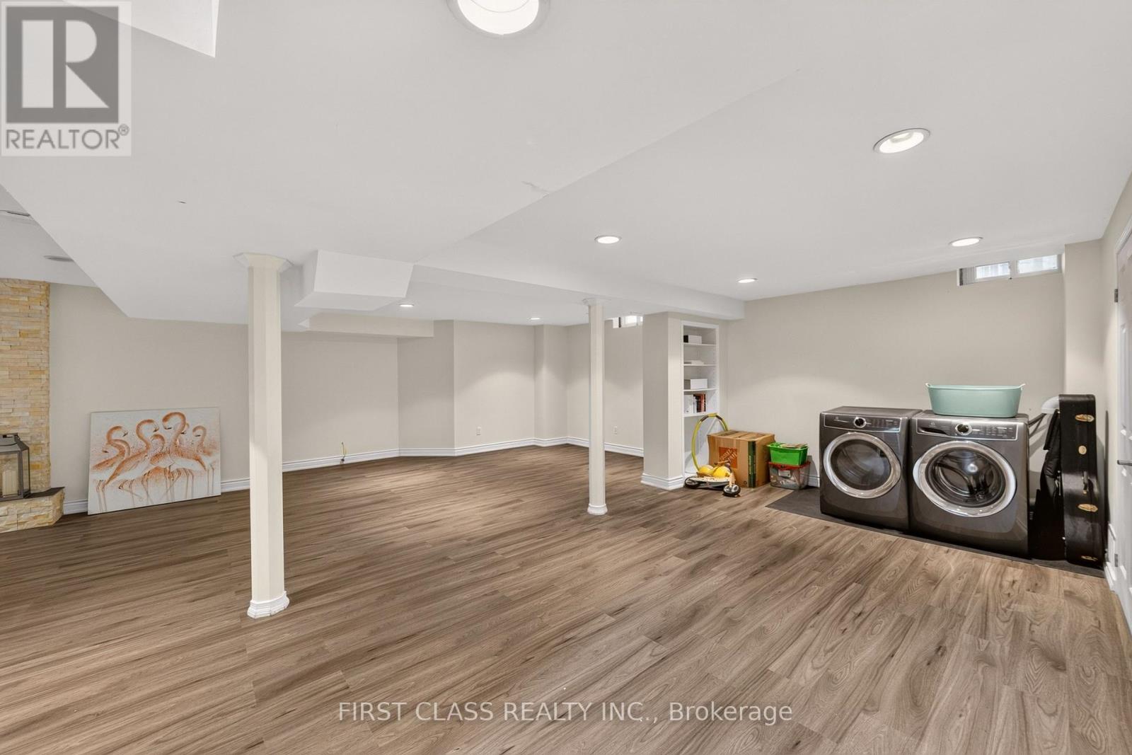 19 TOMLINSON CIRCLE - Image 33