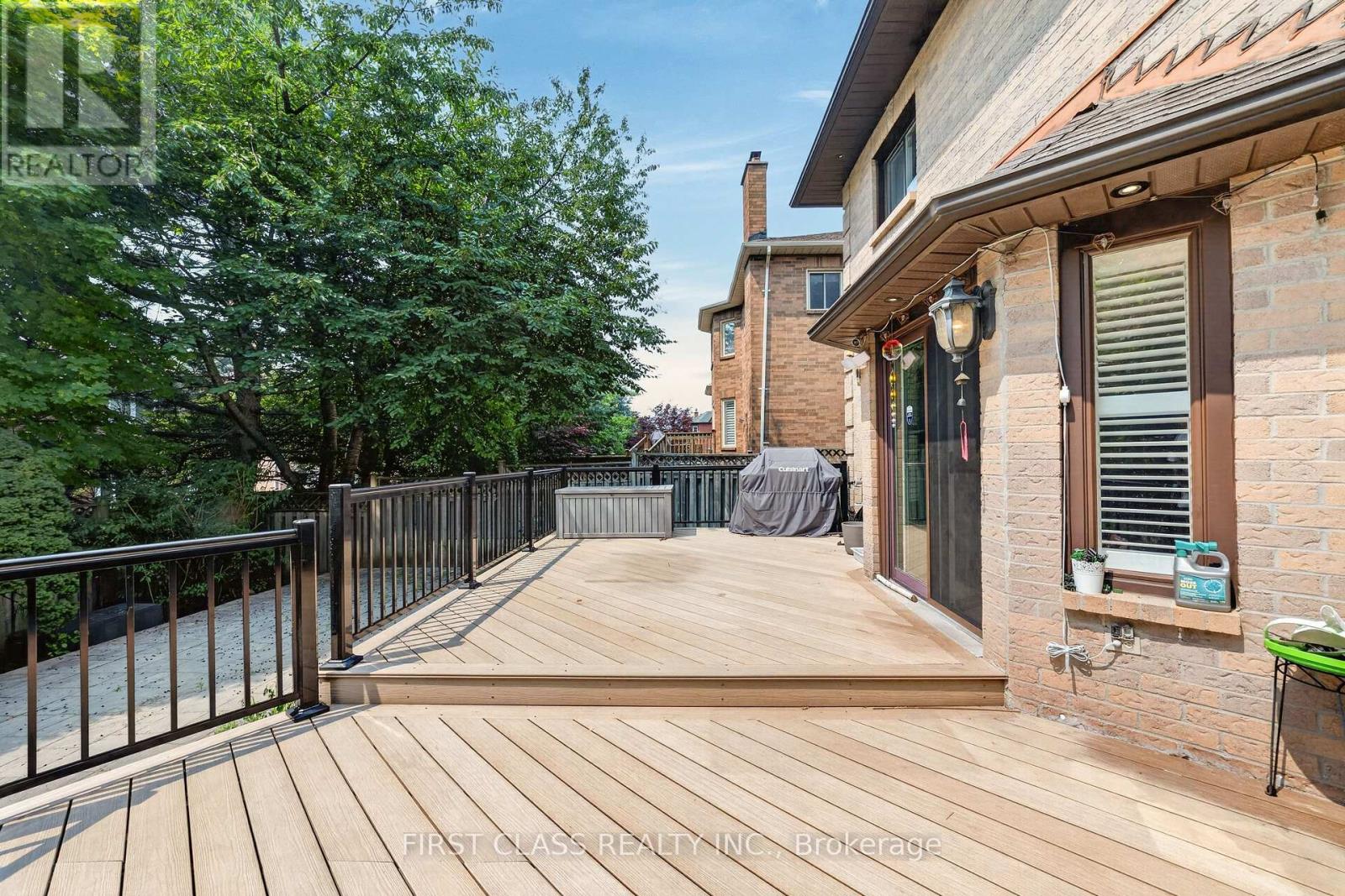 19 TOMLINSON CIRCLE - Image 37