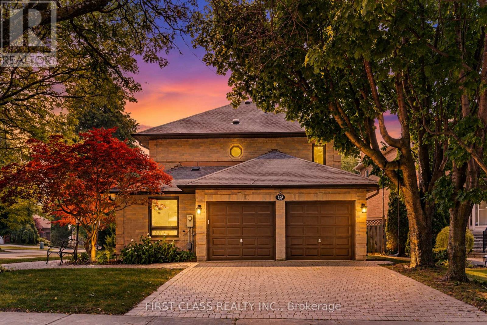 19 TOMLINSON CIRCLE - Image 38