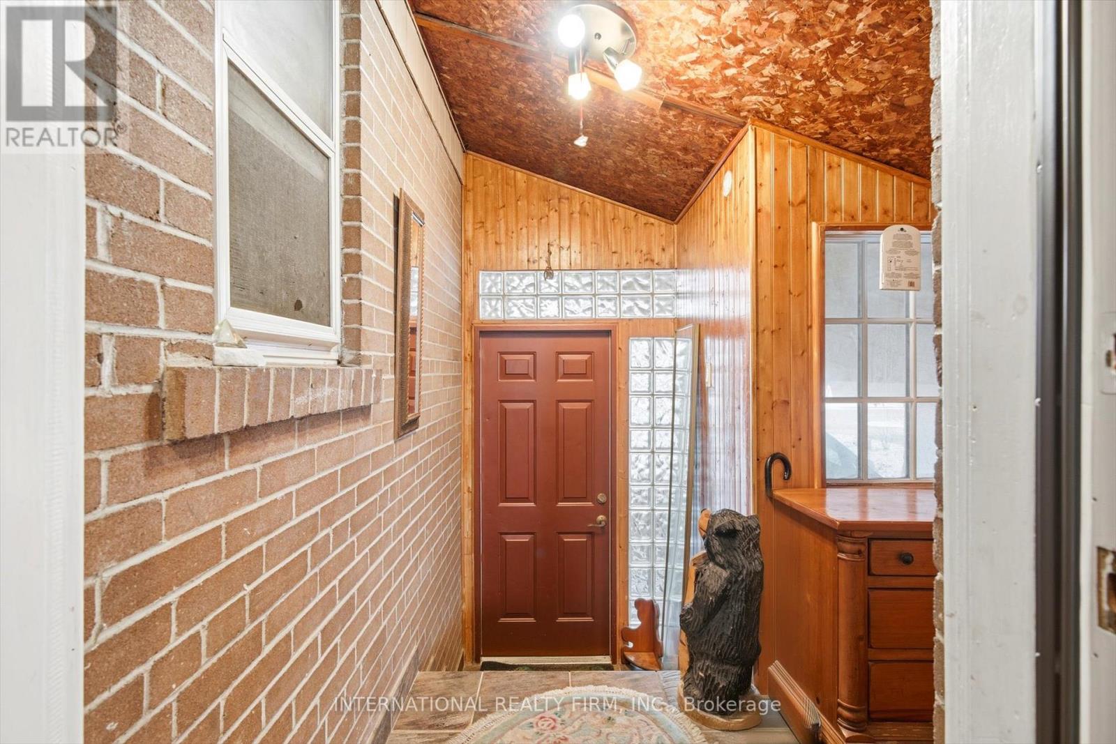 84 HADRIAN DRIVE - 24