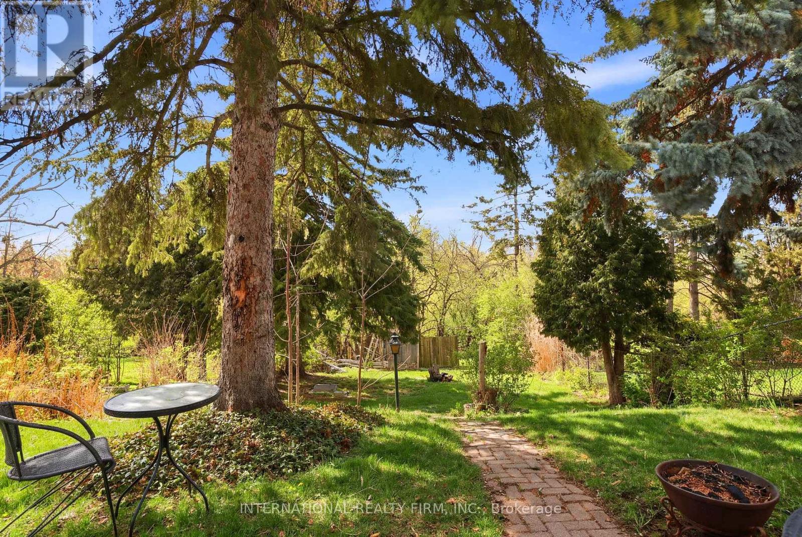 84 HADRIAN DRIVE - 4