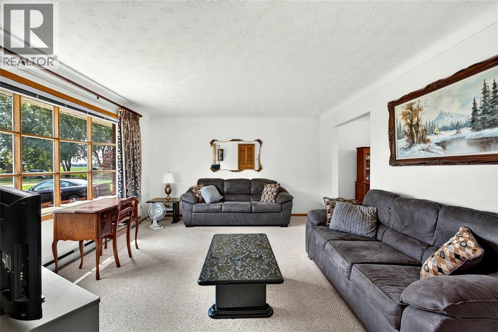 1697 THURSTON ROAD - 10