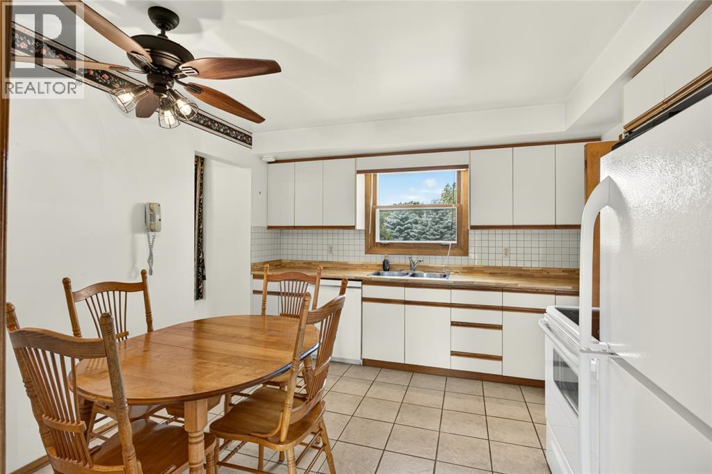 1697 THURSTON ROAD - 17