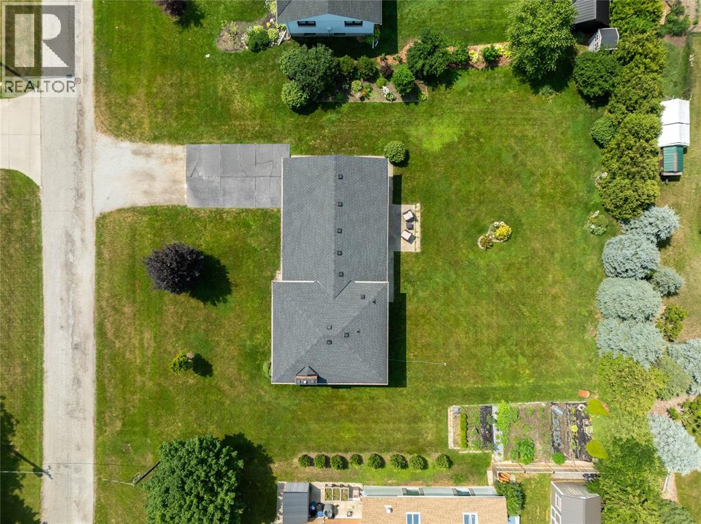 1697 THURSTON ROAD - 6