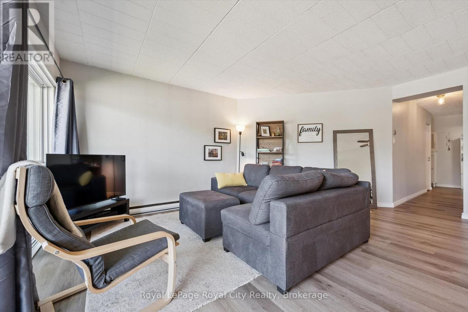 #410 105 CONROY CRESCENT - 11
