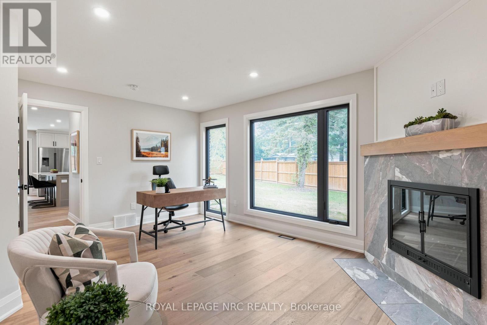 7 WOODINGTON CRESCENT - 30