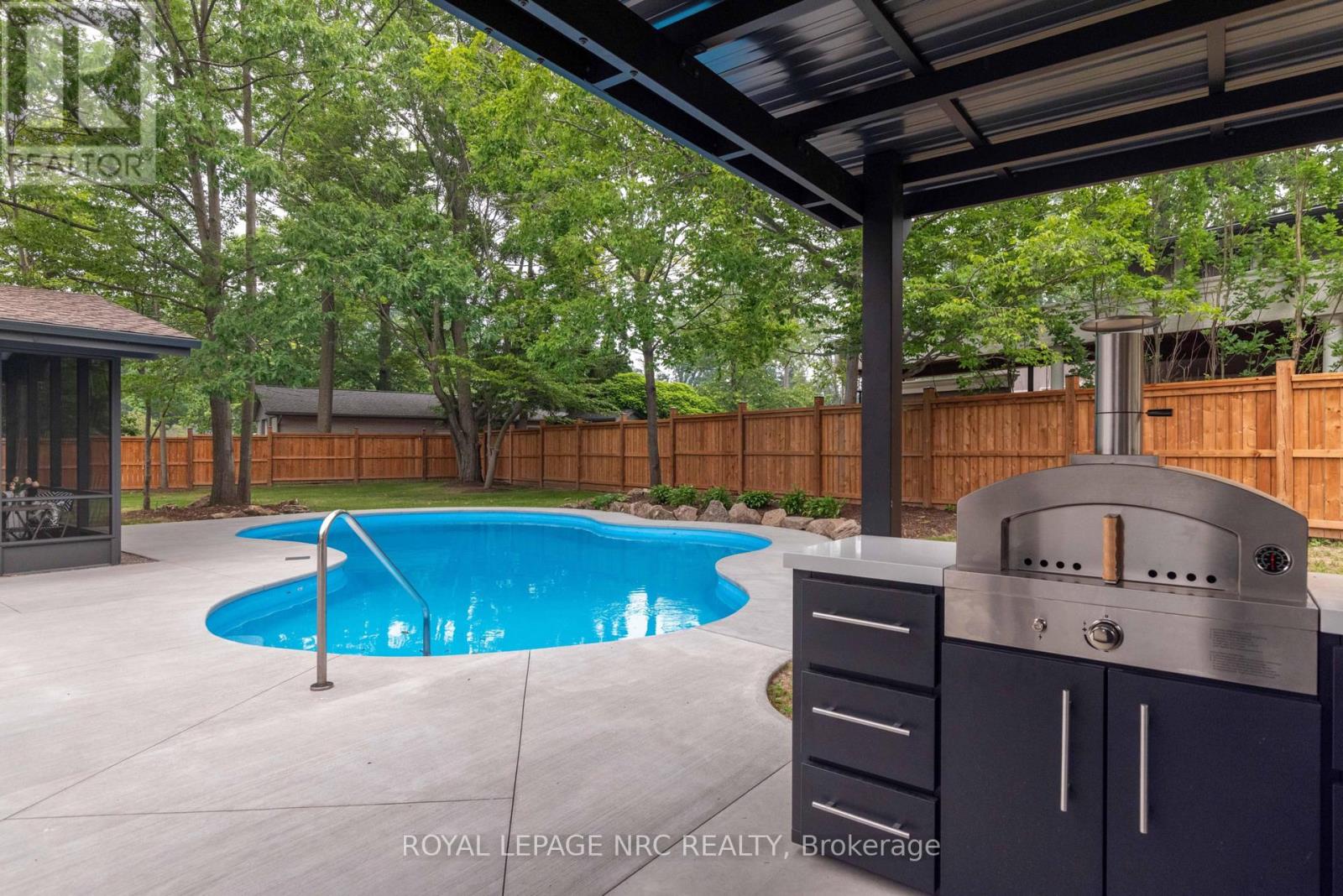 7 WOODINGTON CRESCENT - 15
