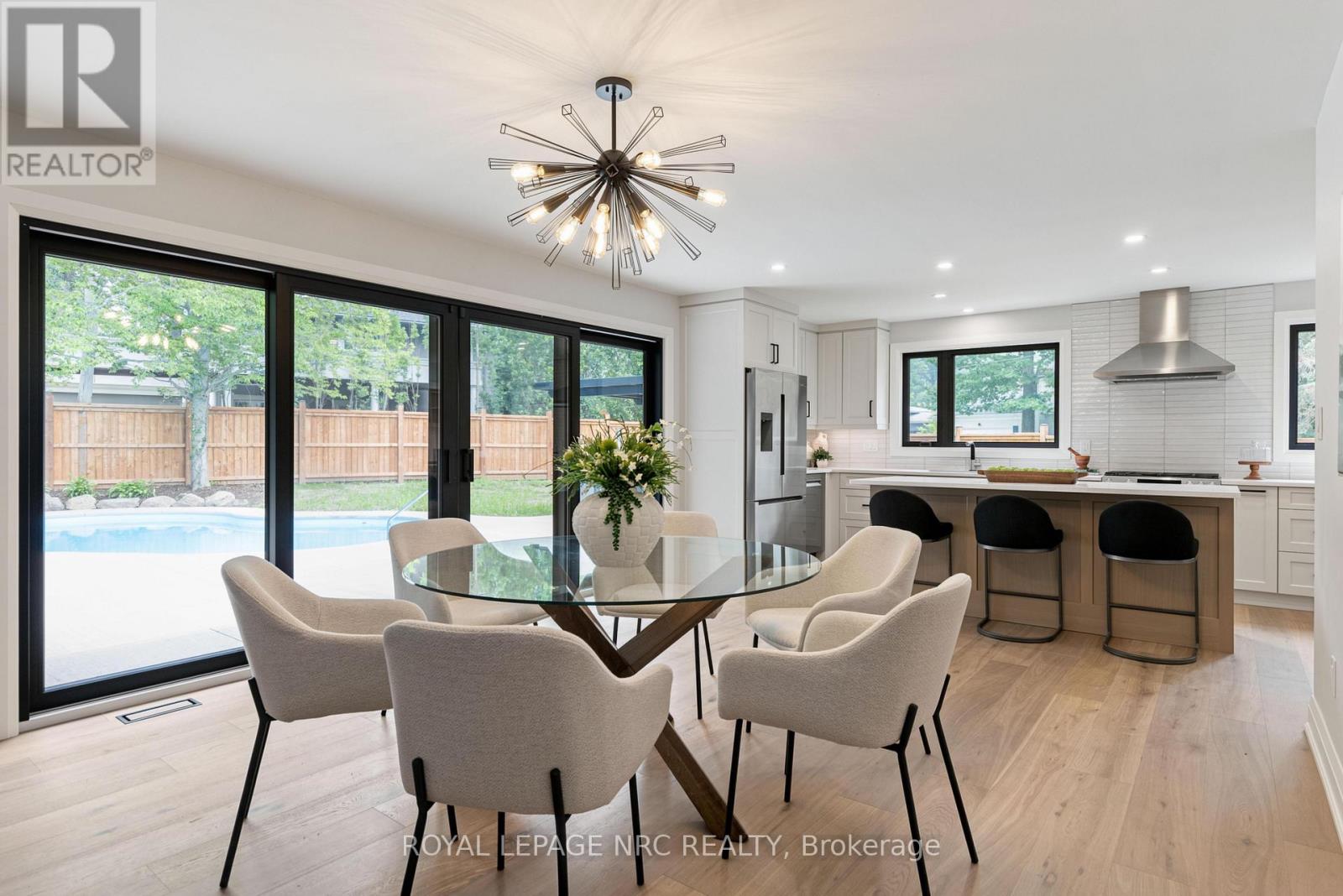 7 WOODINGTON CRESCENT - 12