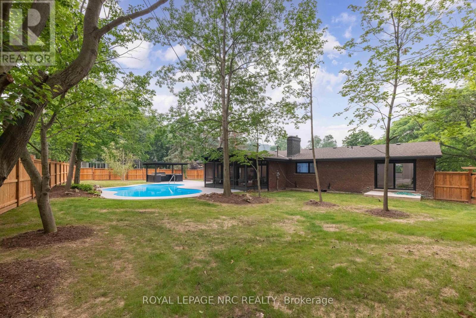 7 WOODINGTON CRESCENT - 17