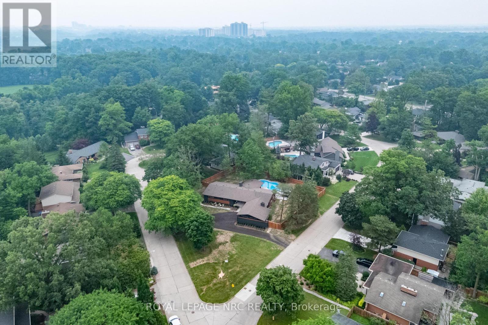 7 WOODINGTON CRESCENT - 23