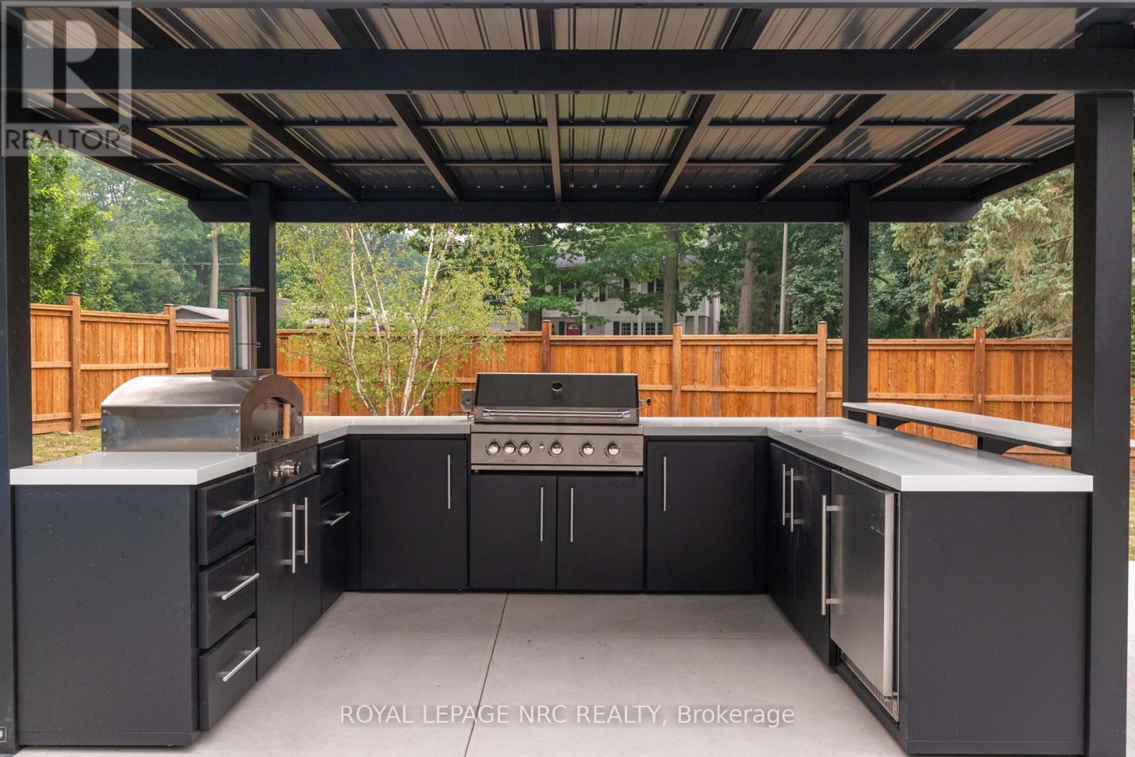 7 WOODINGTON CRESCENT - 14