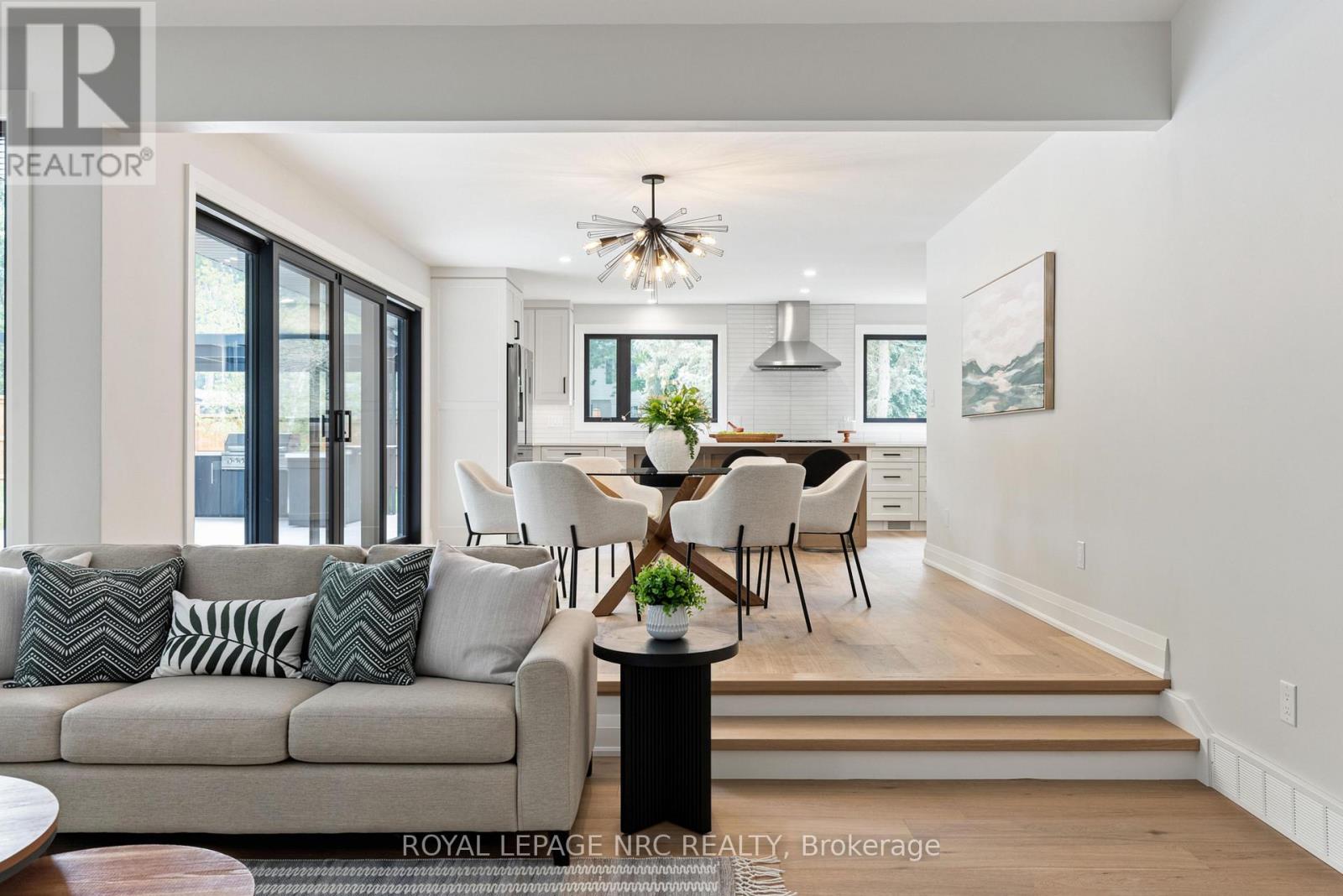 7 WOODINGTON CRESCENT - 11