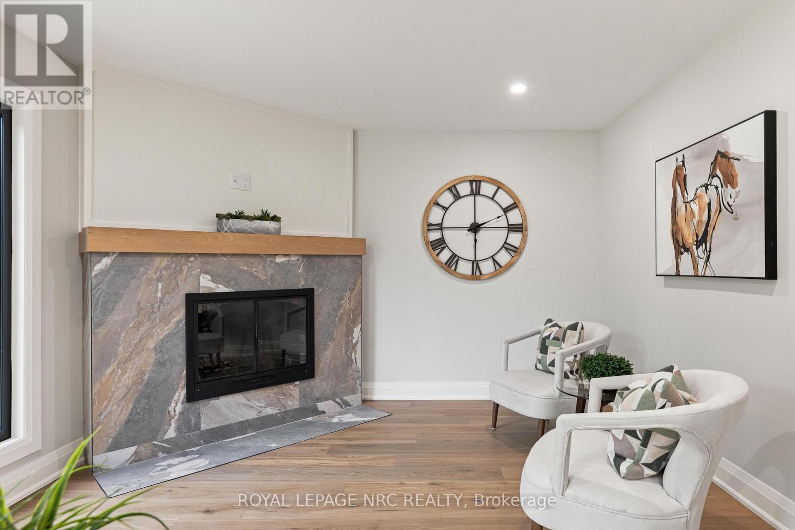 7 WOODINGTON CRESCENT - 32