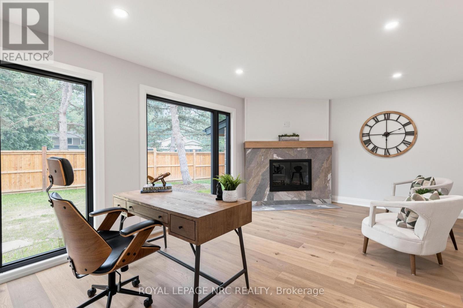 7 WOODINGTON CRESCENT - 31