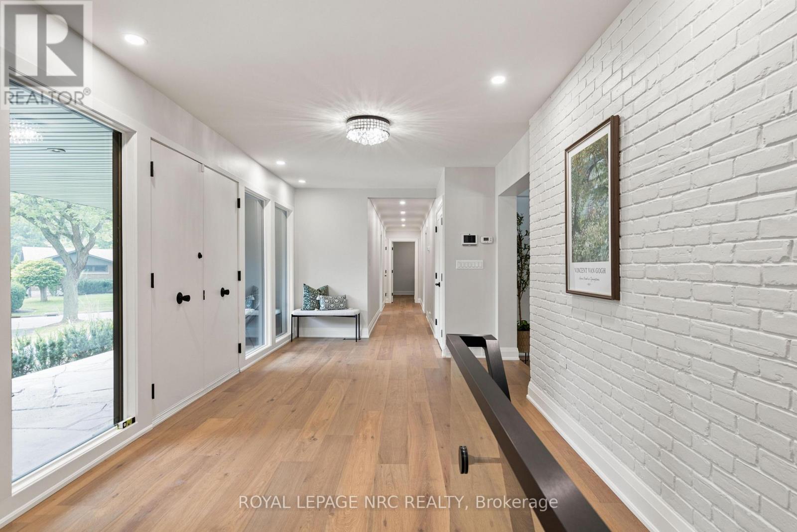 7 WOODINGTON CRESCENT - 33