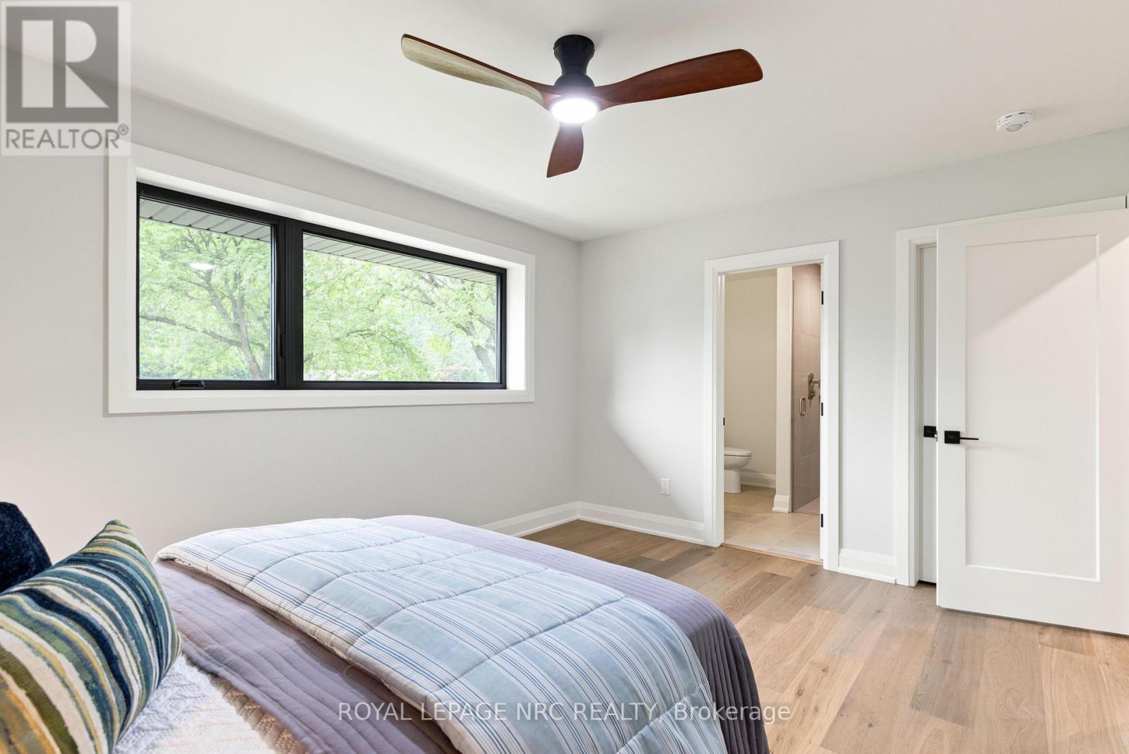 7 WOODINGTON CRESCENT - 41