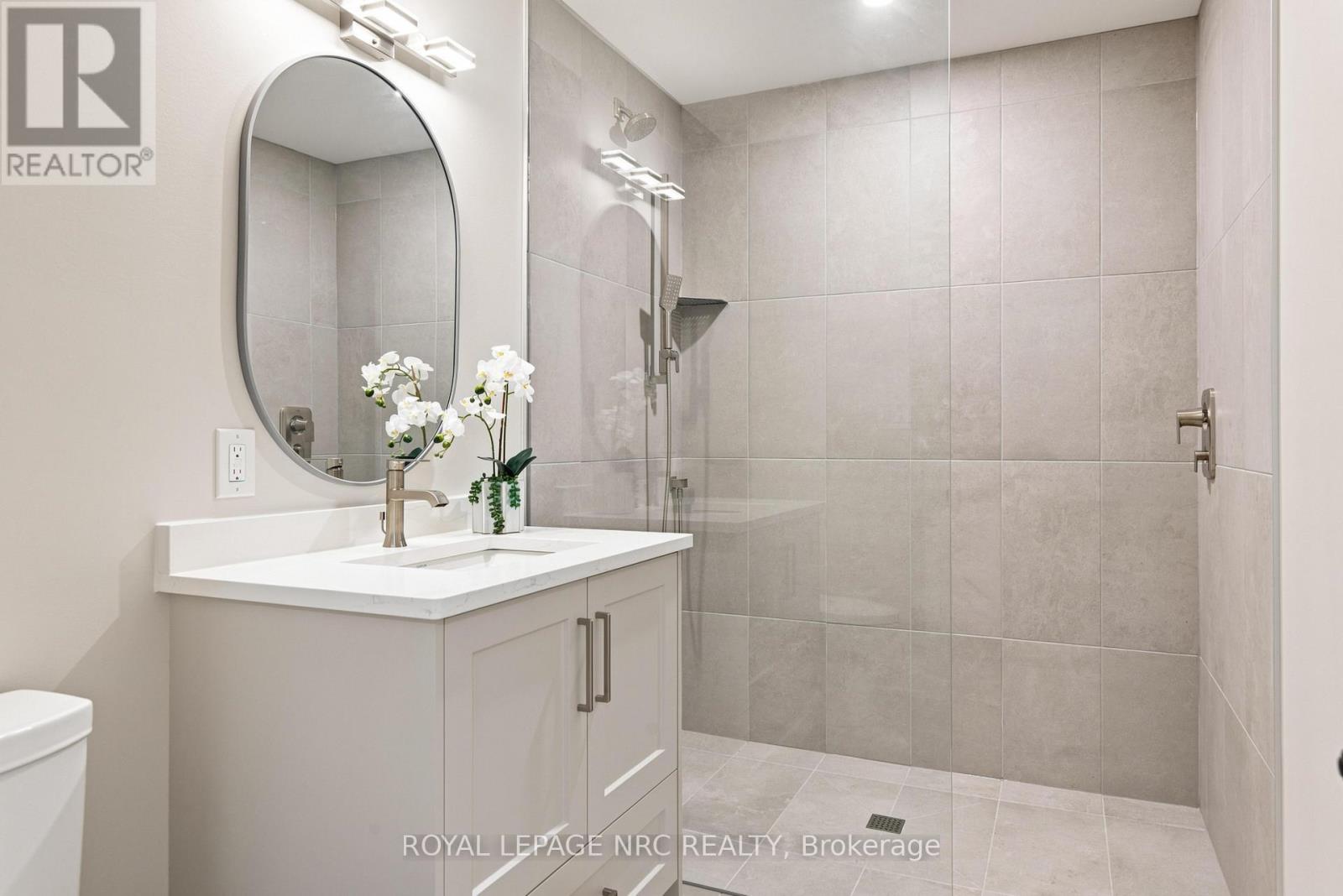 7 WOODINGTON CRESCENT - 46