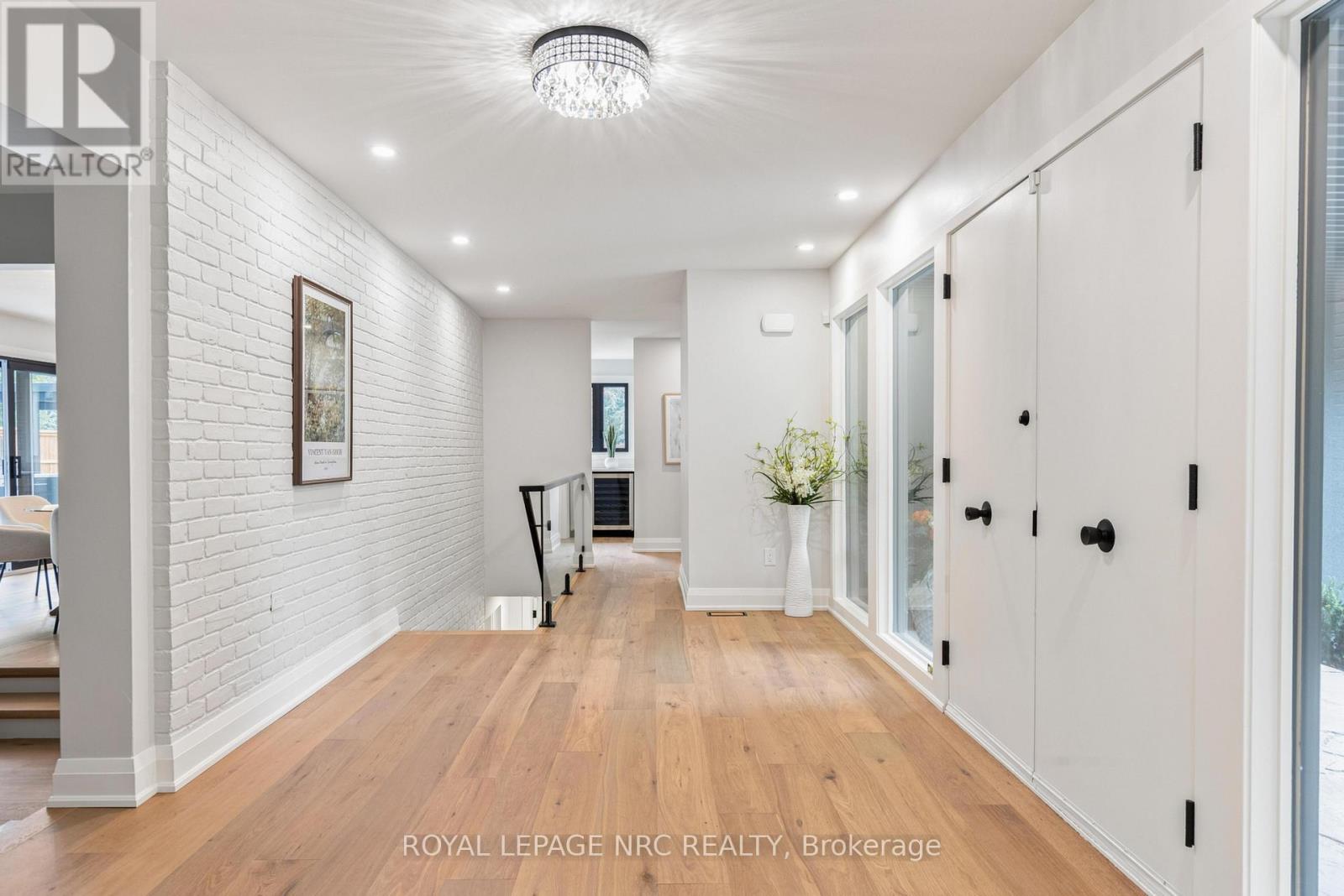 7 WOODINGTON CRESCENT - 4