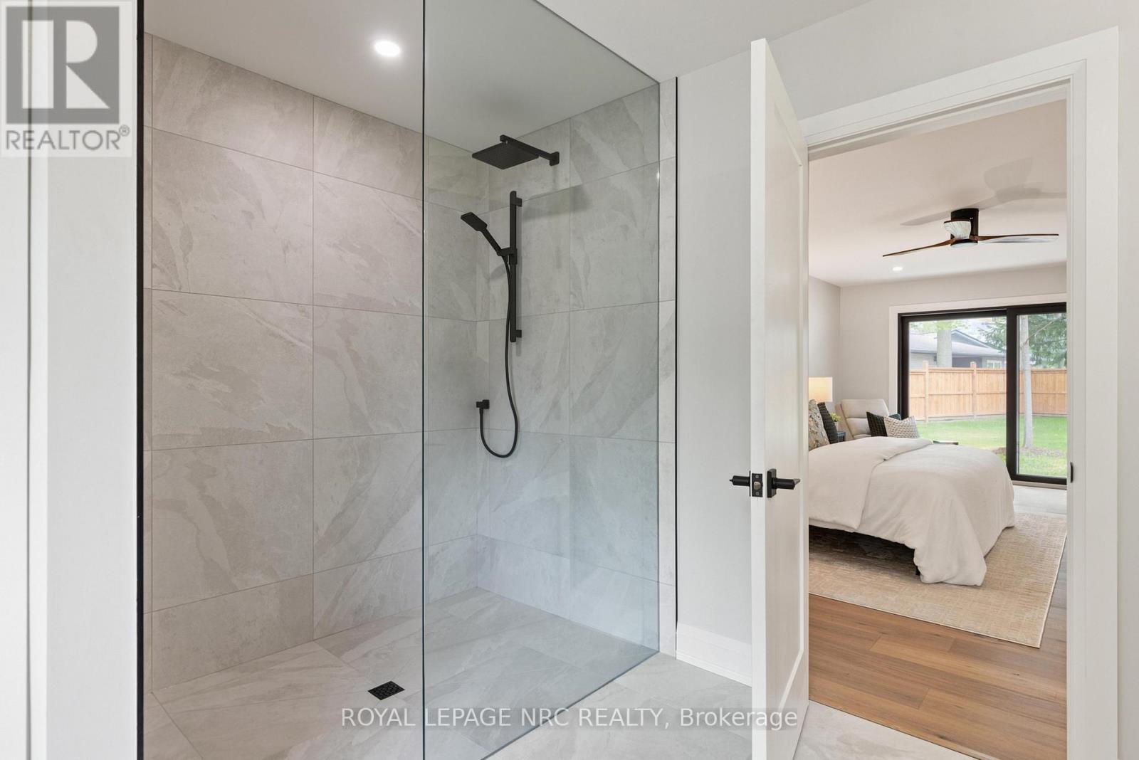 7 WOODINGTON CRESCENT - 39