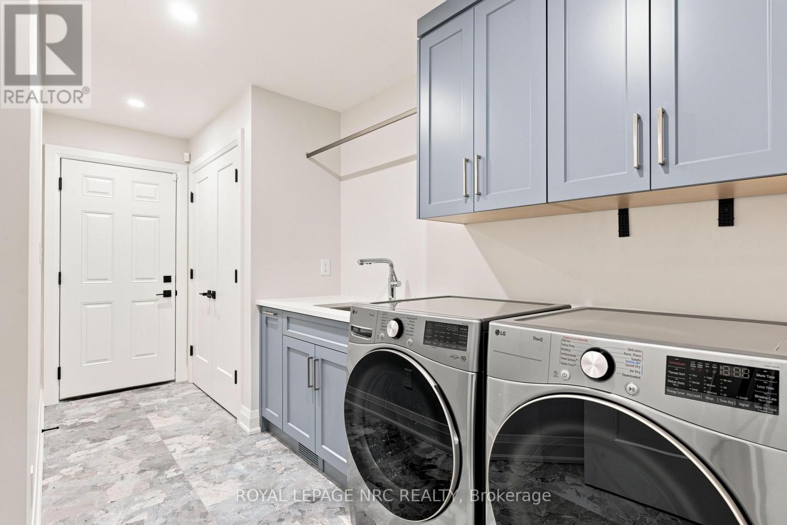 7 WOODINGTON CRESCENT - 47
