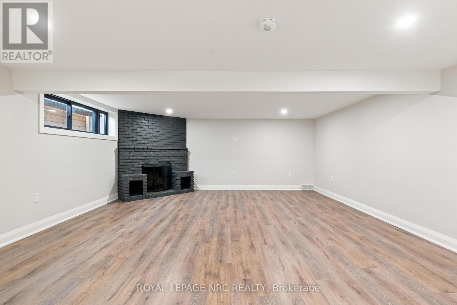 7 WOODINGTON CRESCENT - 48