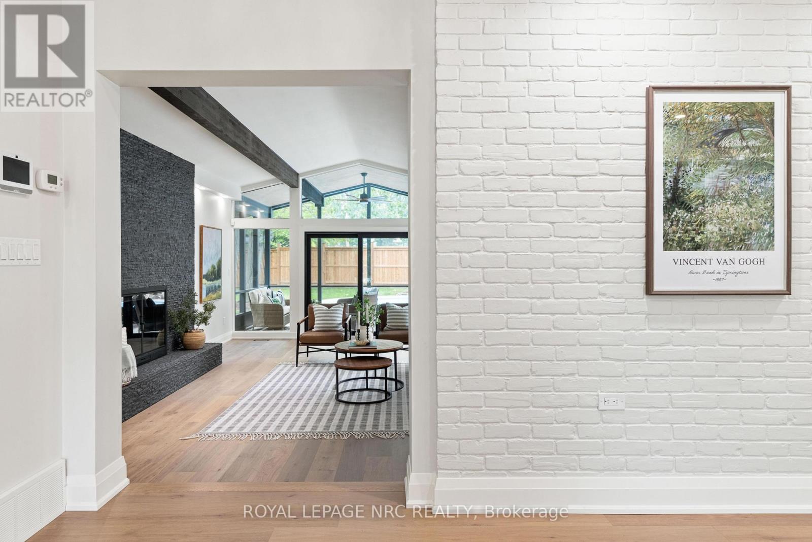 7 WOODINGTON CRESCENT - 5