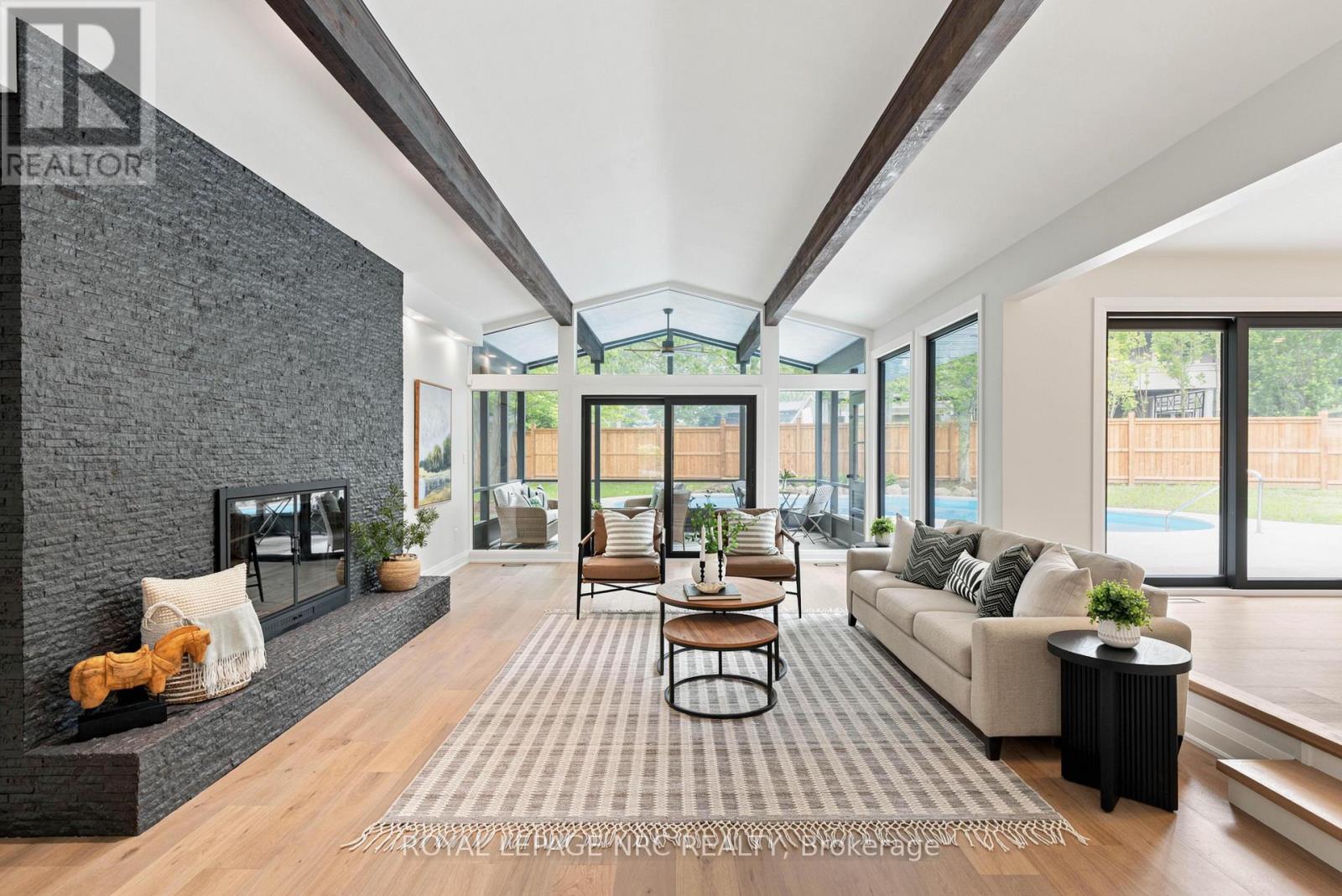 7 WOODINGTON CRESCENT - 8