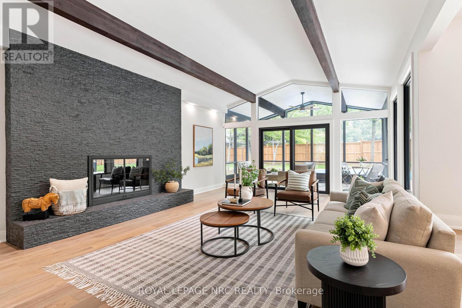 7 WOODINGTON CRESCENT - 9