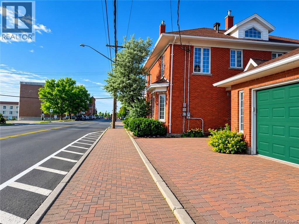 102 St. George - Image 4