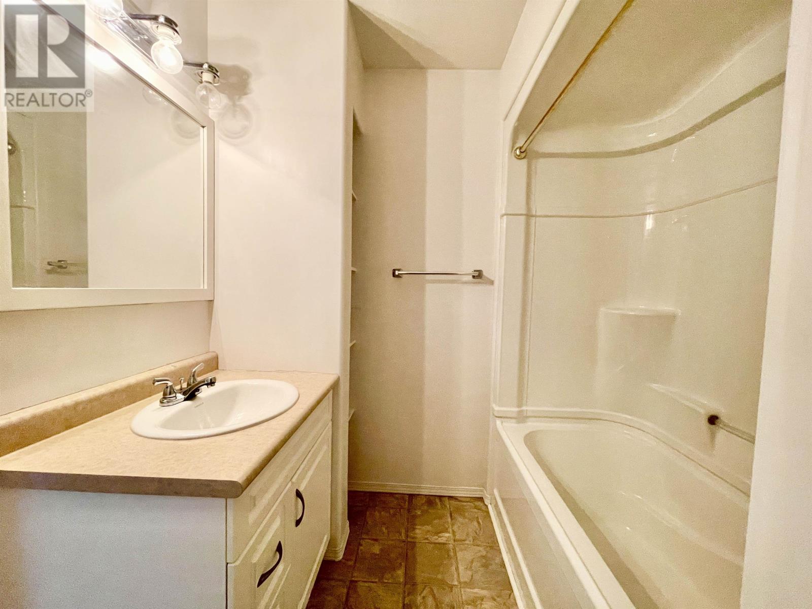 25 Casimir AVE - 10