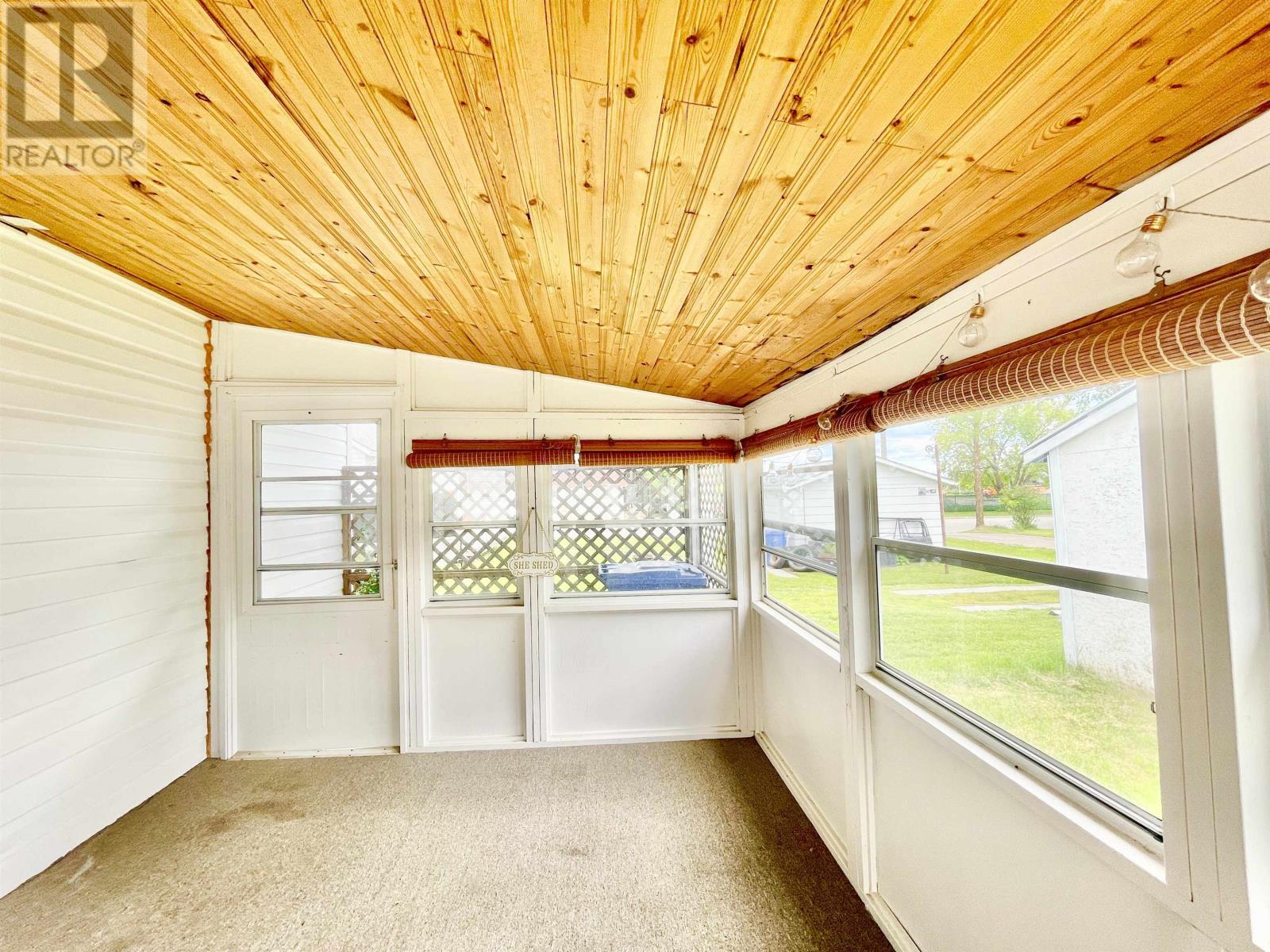 25 Casimir AVE - 18