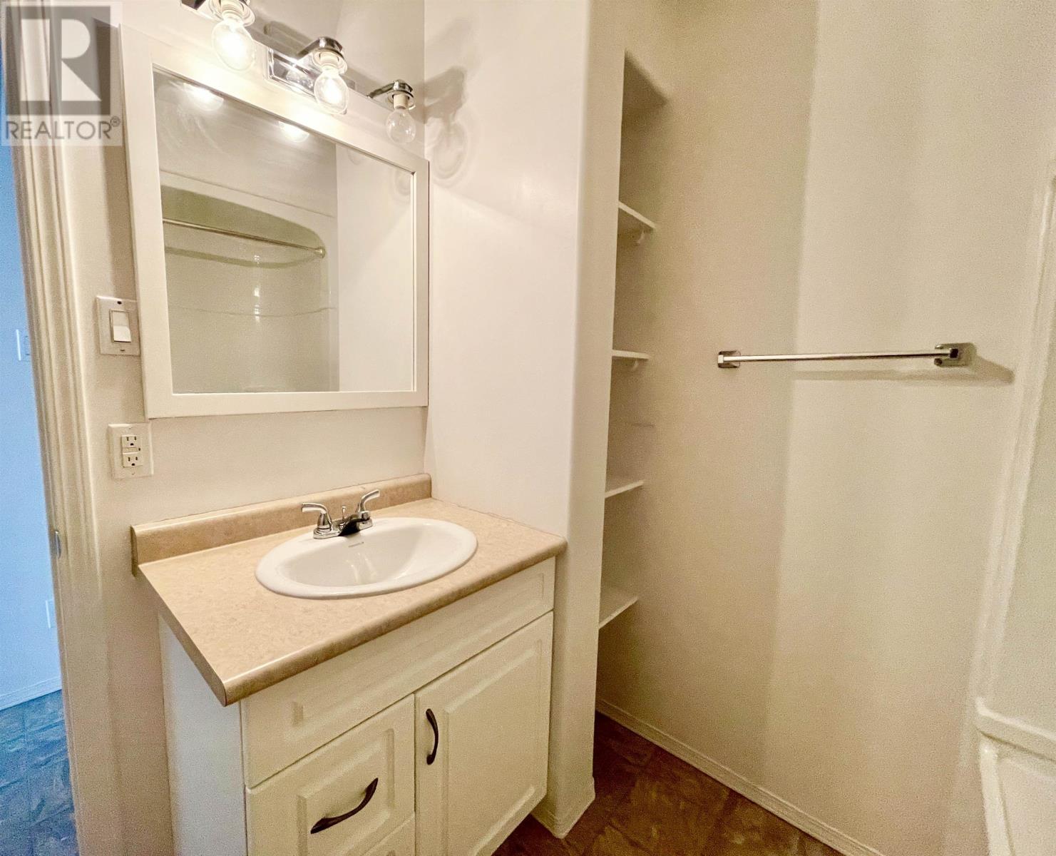 25 Casimir AVE - 12
