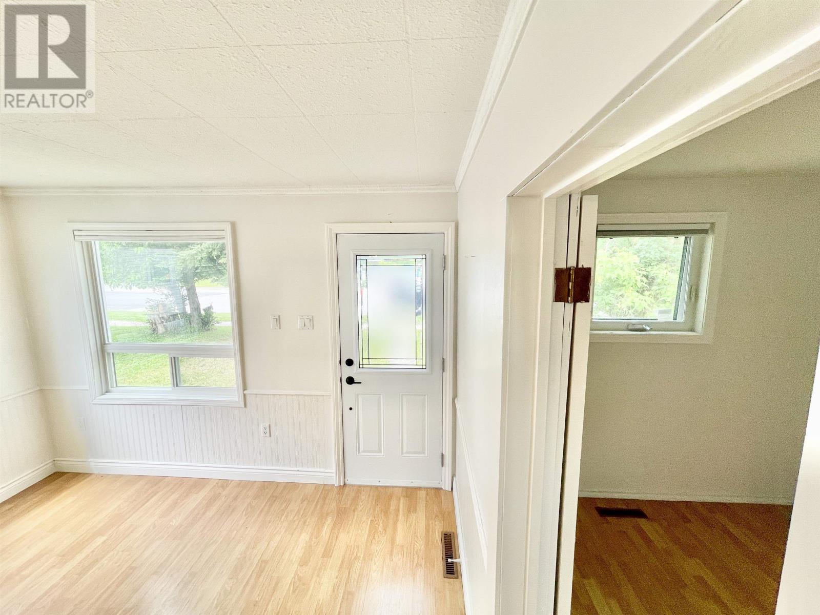 25 Casimir AVE - 16