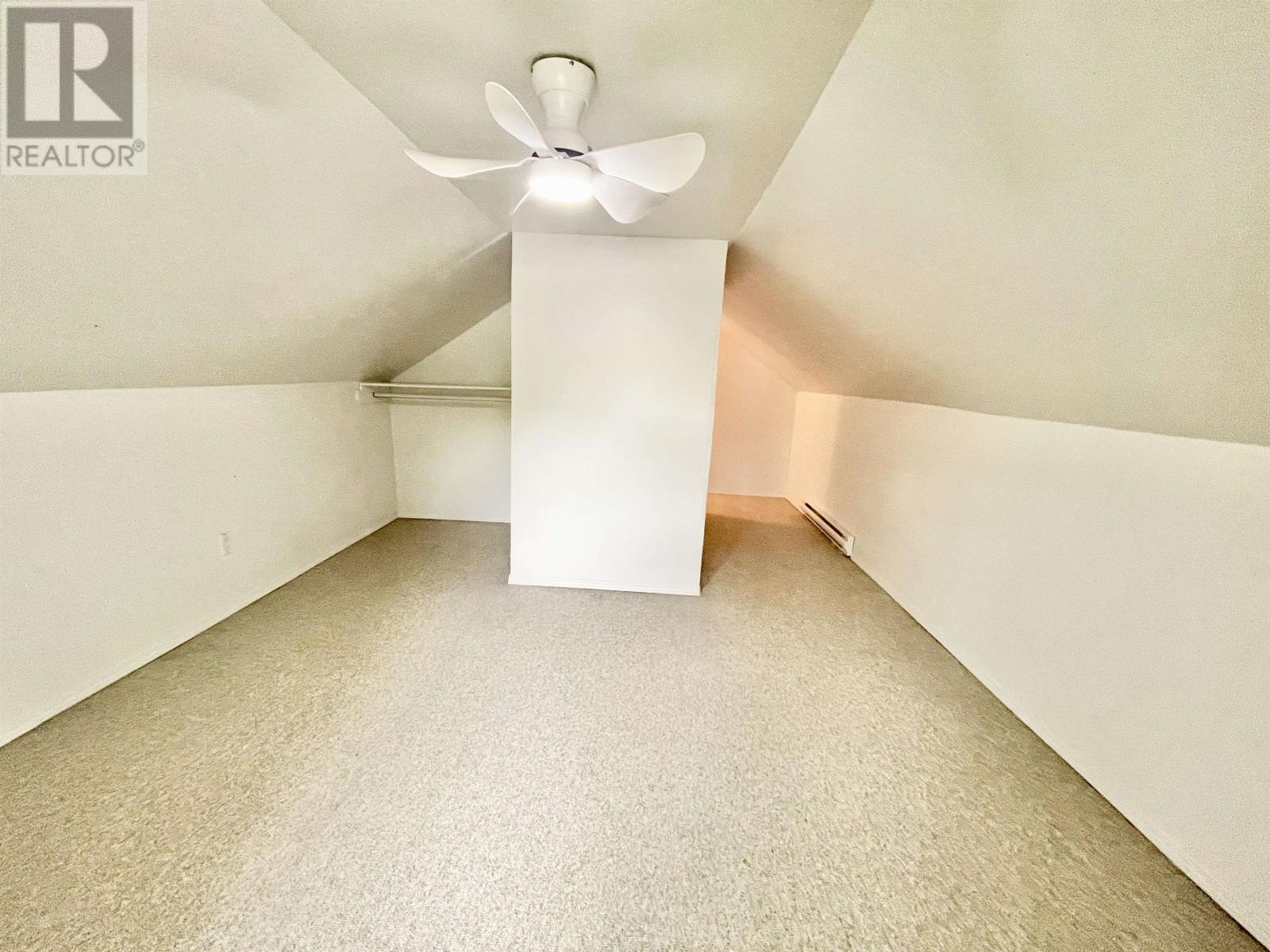25 Casimir AVE - 23
