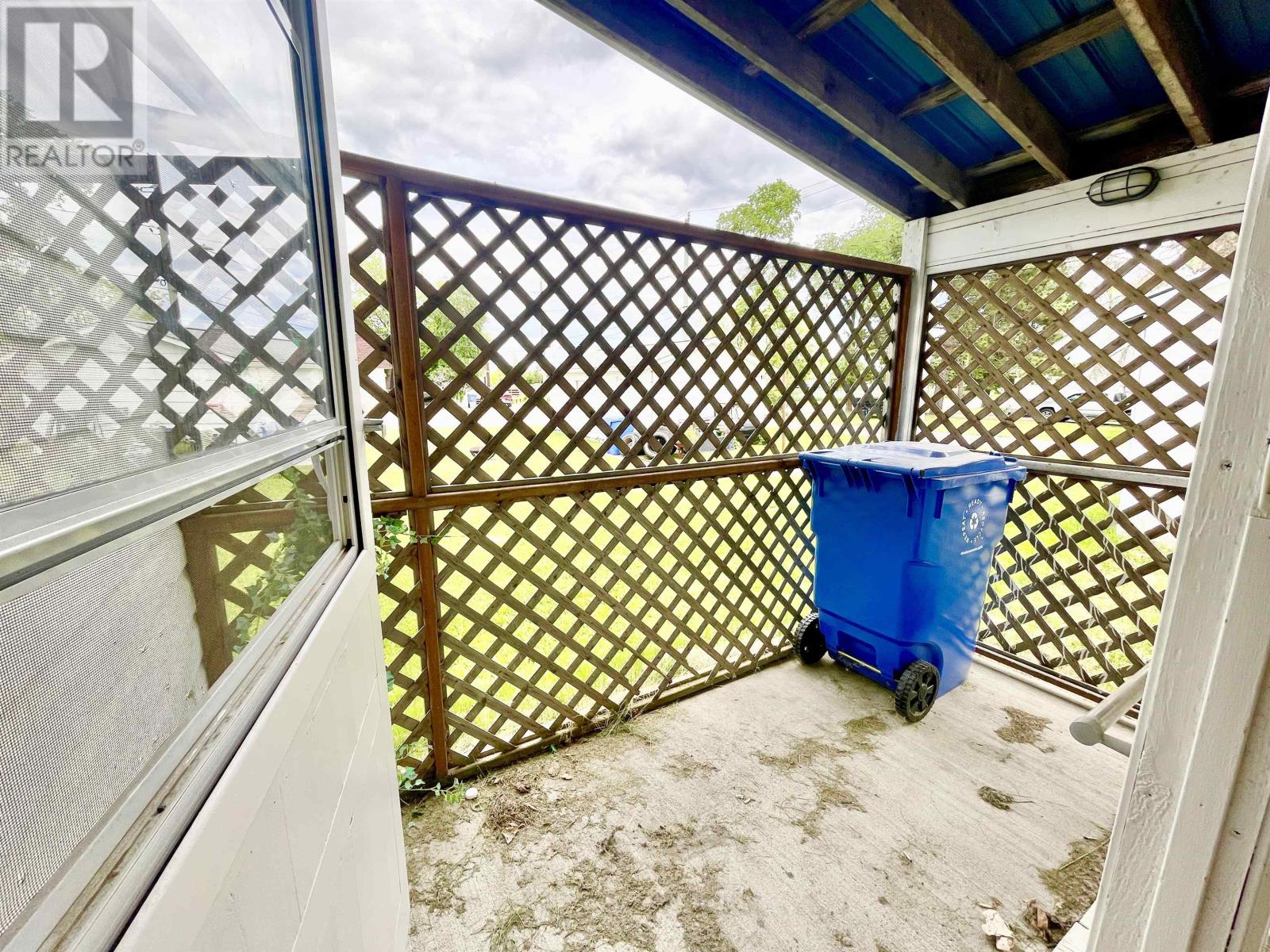 25 Casimir AVE - 22