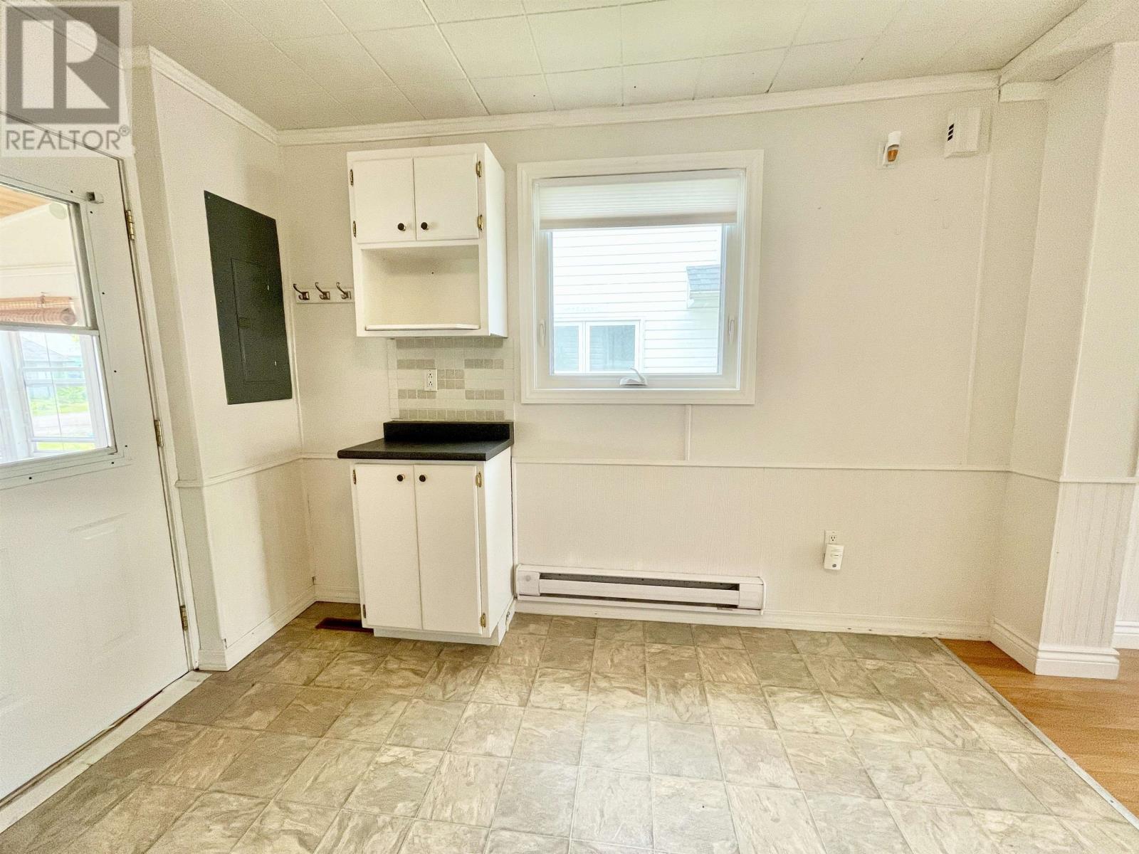 25 Casimir AVE - 9